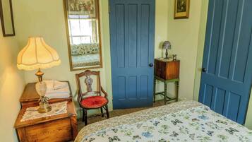 6 bedrooms, desk, iron/ironing board, free WiFi