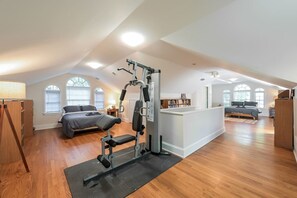 3 bedrooms, desk, iron/ironing board, WiFi