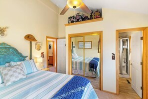 3 bedrooms, desk, travel cot, free WiFi