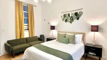 1 dormitori, planxa i posts de planxar, Internet i roba de llit