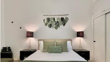 1 soverom, strykejern/-brett, internettilgang og sengetøy