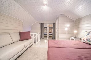 4 bedrooms, WiFi, bed sheets