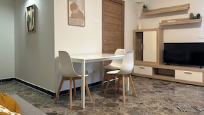 Condo Premium, 1 giường cỡ queen và sofa giường, ban công | Phòng ăn