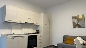 Premium Condo, 1 Katil Ratu (Queen) dengan Katil Sofa, Balcony | Dapur peribadi | Dapur, alat memasak/pinggan mangkuk/perkakas dapur