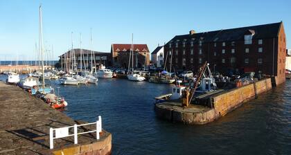 Coastal Escape | 3-Bed Apartment Near the Beach