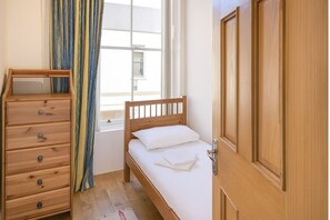 3 quartos, ferros/tábuas de passar roupa, Wi-Fi, roupa de cama