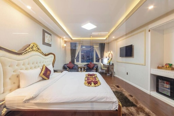 Deluxe Double Room | Iron/ironing board, free WiFi