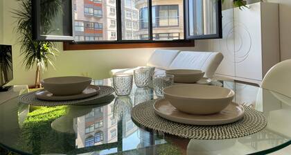 Modern apartment steps from the port and historic center of Vigo.