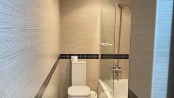 Handtücher, Seife, Toilettenpapier