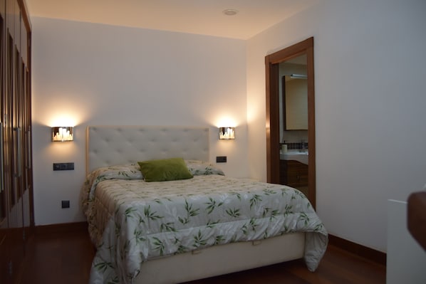 1 bedroom, internet, bed sheets