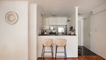 Refrigerador, microondas, horno, placa de cocina