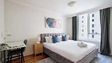 3 Schlafzimmer, Schreibtisch, Bügeleisen/Bügelbrett, Reisekinderbett