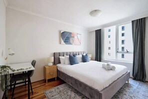 3 室のベッドルーム、デスク、アイロン / アイロン台、旅行用ベビーベッド