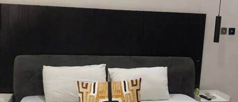 3 chambres, fer et planche à repasser, Wi-Fi, draps fournis