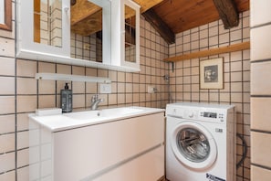 Studio | Bathroom