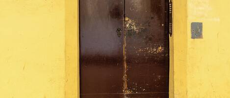 Entrée de l’hébergement