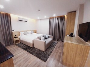 4 habitaciones, tabla de planchar con plancha, wifi y ropa de cama 