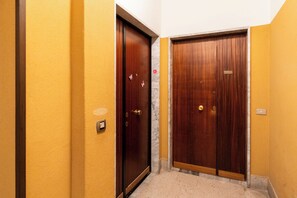 Interior entrance - Roomy Family Apartment by Wonderful Italy (Bari)