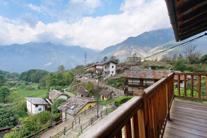 Property grounds - Holiday Home La vieille école (Montjovet)