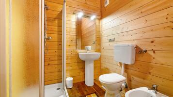 Ducha, secador de pelo, toallas