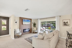 TV, fireplace