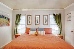 4 bedrooms, free WiFi, bed sheets, wheelchair access - Cozy 4 bedroom home with fully stocked kitchen and plenty of space! (Lubbock)