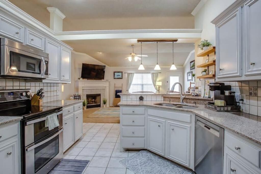 Micro-ondes, four, plaque de cuisson, lave-vaisselle