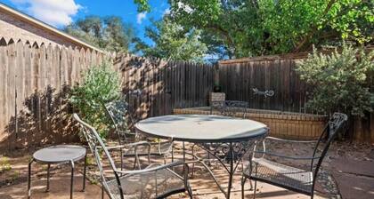 Family Friendly! The Retro Cowboy /3bed / 2bath