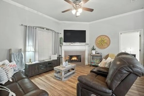 Living area - Cozy home in Southwest LBK :Pet Friendly: Garage (Lubbock)