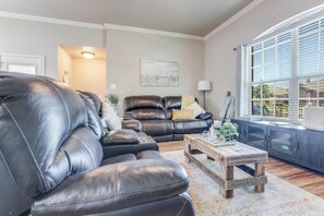 Living area - Cozy home in Southwest LBK :Pet Friendly: Garage (Lubbock)