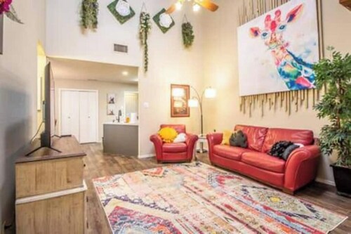 Pet Friendly : Garage Parking