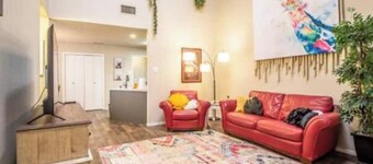 Pet Friendly : Garage Parking