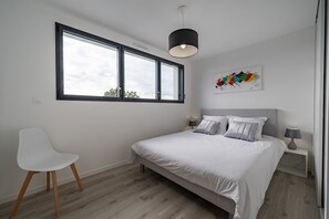 5 bedrooms, iron/ironing board, free WiFi