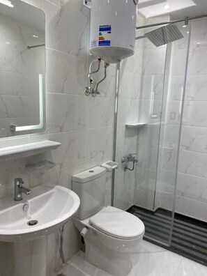Luxury Double Room, Balcony, Mountain View | Bathroom | Separate tub and shower, towels, soap, shampoo