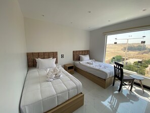 Egyptian cotton sheets, premium bedding, pillowtop beds, minibar