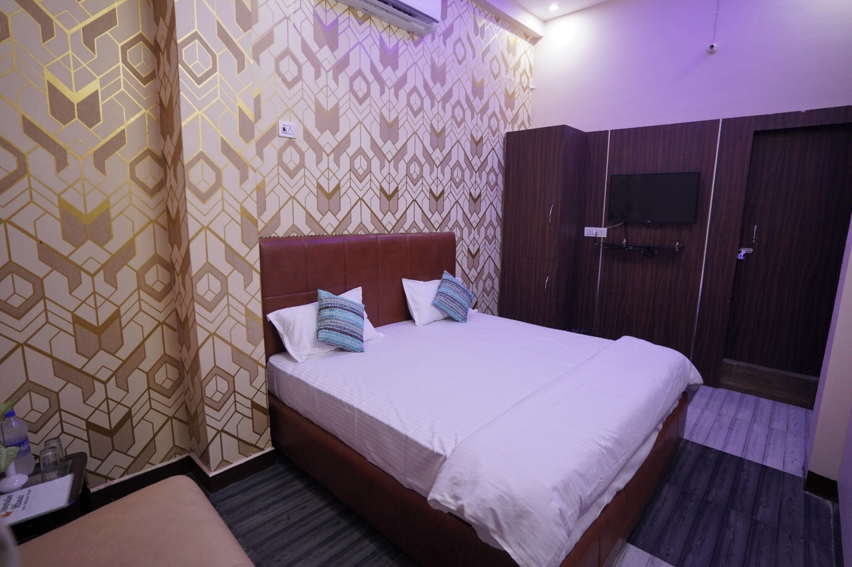 Deluxe Double Room, City View | Free WiFi, bed sheets