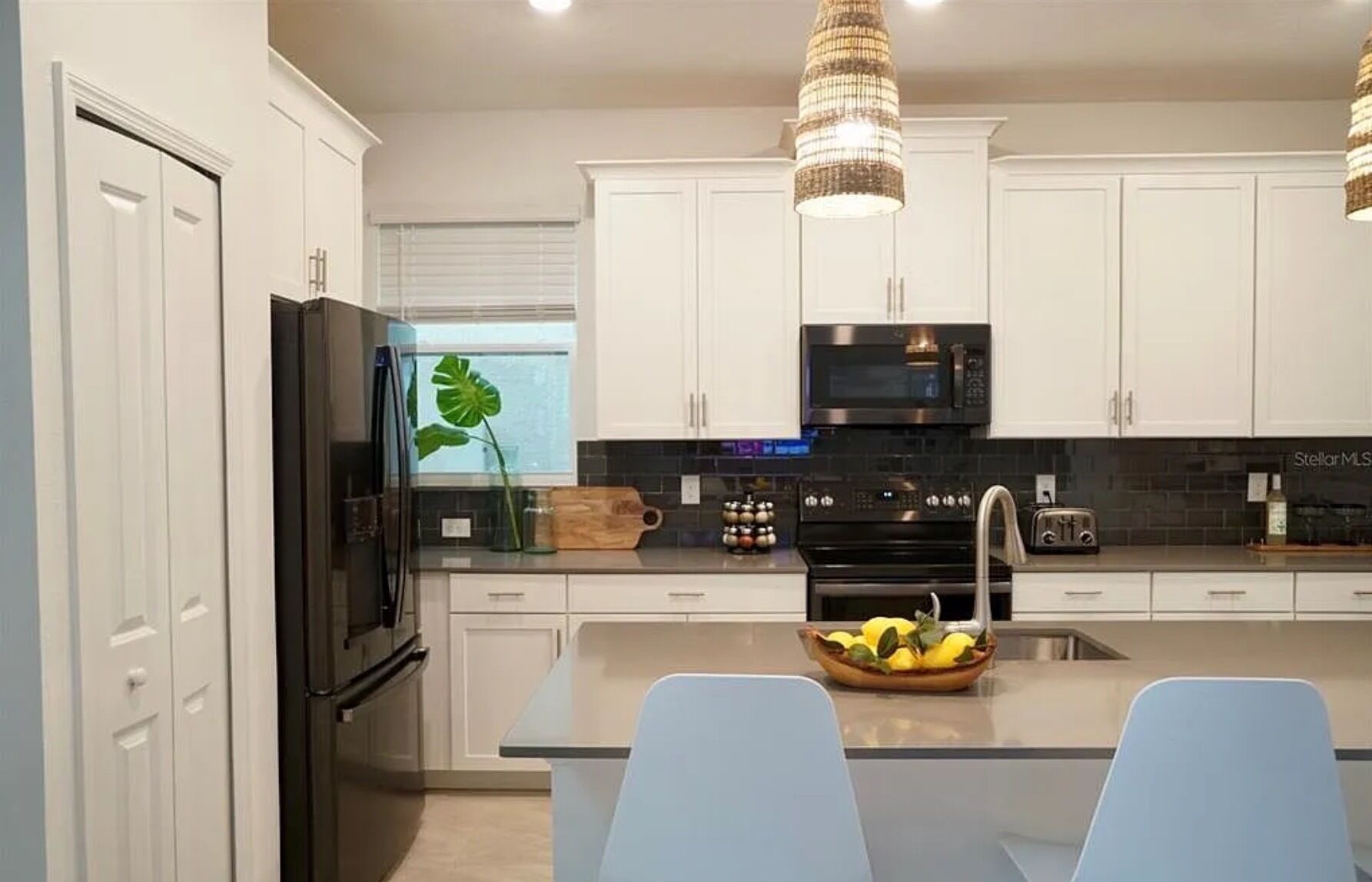 Micro-ondes, four, plaque de cuisson, lave-vaisselle