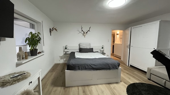 1 bedroom, desk, travel cot, free WiFi