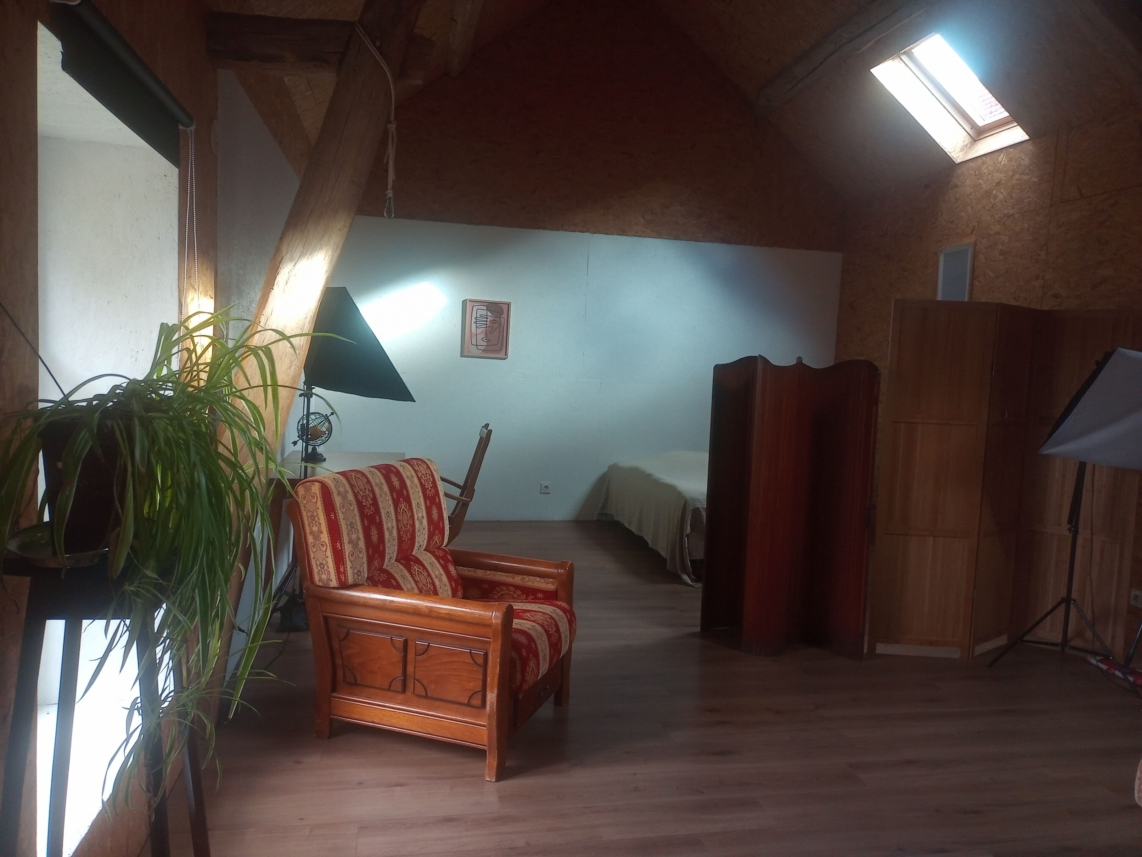 3 chambres, fer et planche à repasser, Wi-Fi, draps fournis