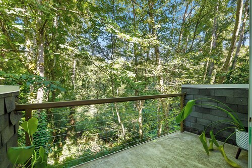 Peaceful, centrally located condo in Magnolia