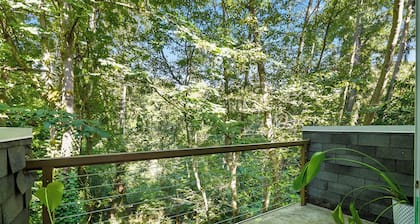 Peaceful, centrally located condo in Magnolia