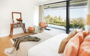 4 habitaciones, tabla de planchar con plancha, internet y ropa de cama 