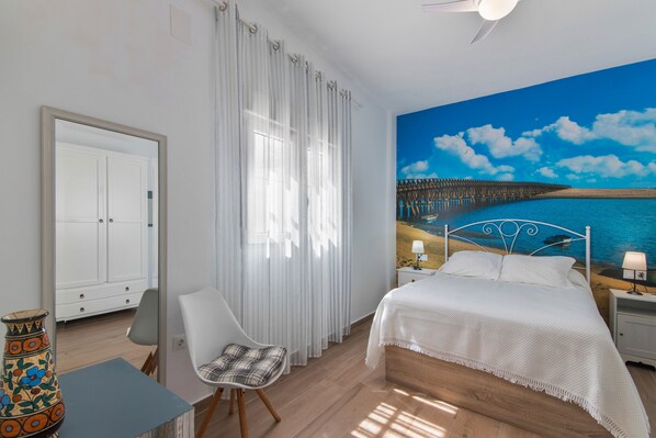 3 bedrooms, bed sheets