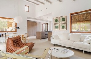 Smart TV - NEW Mediterranean Villa Puerto de Pollensa Walking distance pinewalk Heated Pool (Port de Pollença)