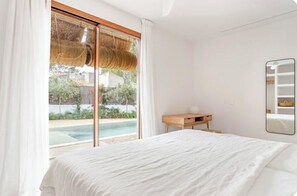 3 bedrooms, WiFi, bed sheets, wheelchair access - NEW Mediterranean Villa Puerto de Pollensa Walking distance pinewalk Heated Pool (Port de Pollença)
