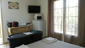 1 bedroom, iron/ironing board, Internet, bed sheets