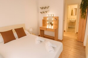 2 bedrooms, WiFi - Apartment next to the Cathedral with Free Garage (Granada)