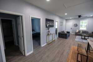 テレビ、書斎 / ワークスペース