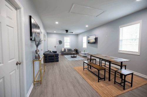 3 Min to Downtown | 10 to Elon | Car Rental Avail.