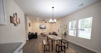 4 Min to Downtown | 10 to Elon | Car Rental Avail.